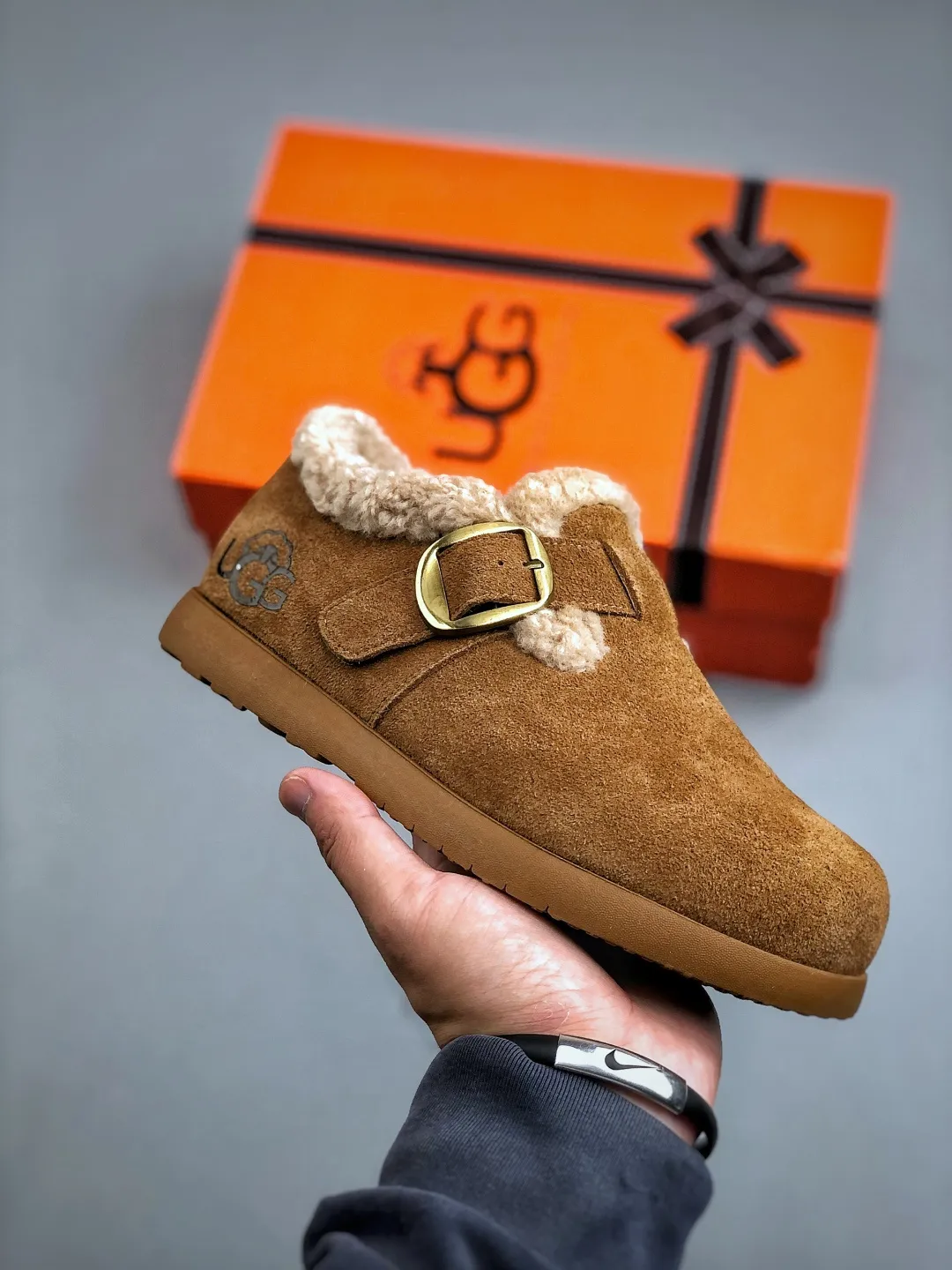 💰520 supports the store K T/UGG Sko A/S new styles. Popular models with good looks. Thick-soled dad shoes. A must-have. Fashionable in the old days. Simple and high-end. Very comfortable to wear casually. Must-have items of the year. The latest catwalk model sports white shoes that are popular among domestic and foreign bloggers. The upper foot is full of aura and can be matched casually. It is made of first-layer cowhide material. Silk cowhide lining is used. Original T vacuum thick sole. Retro color rubbing and distressing. Item number: 202510103633 Size: 35-40